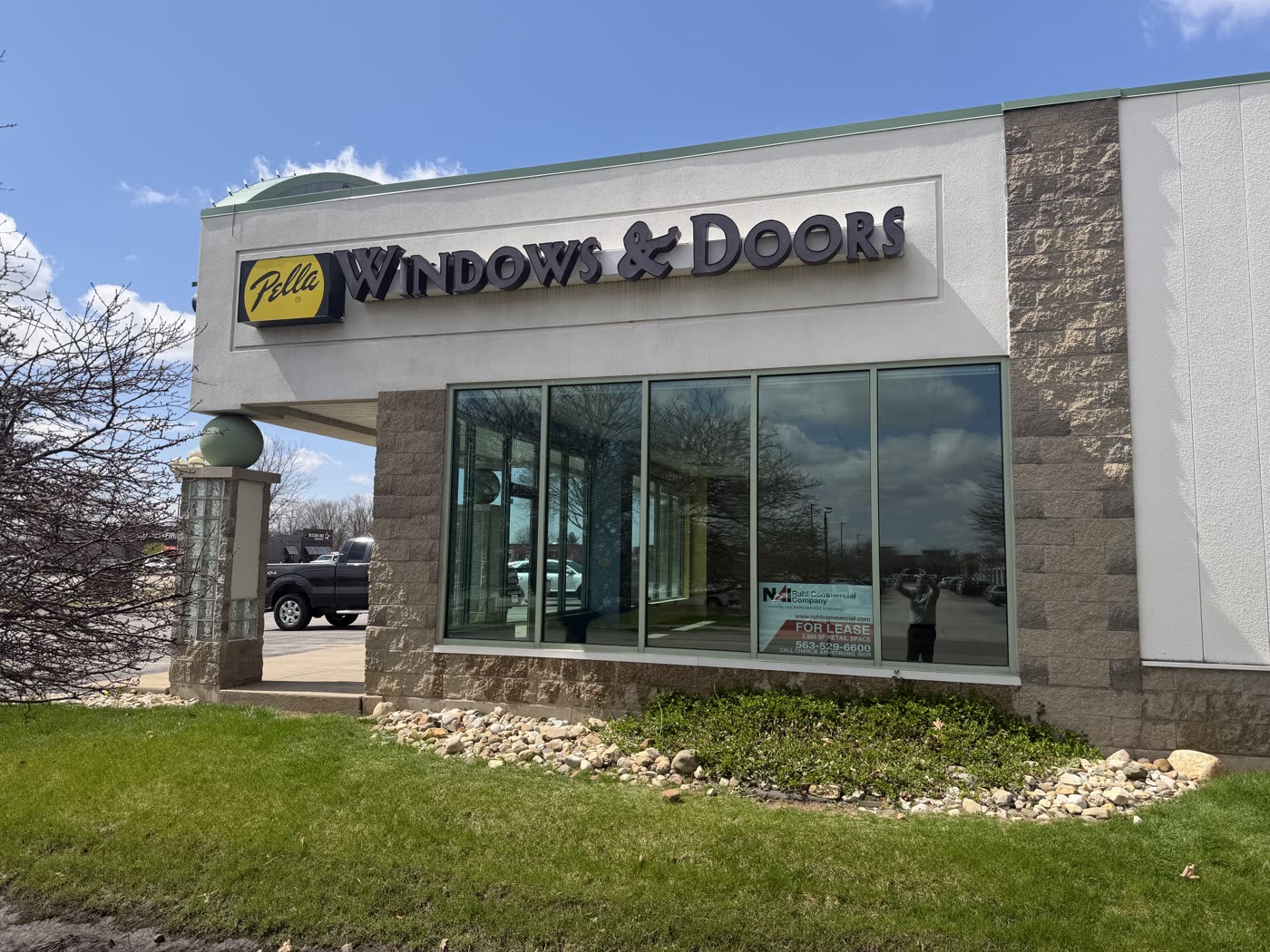 Commercial storefront cleaning